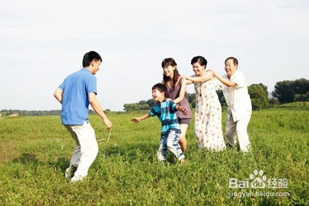 孩子学校里很捣蛋,家长如何管