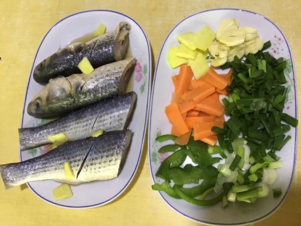 青椒萝卜焖乌鱼