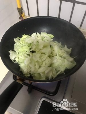 超快超简单手撕包菜怎么做