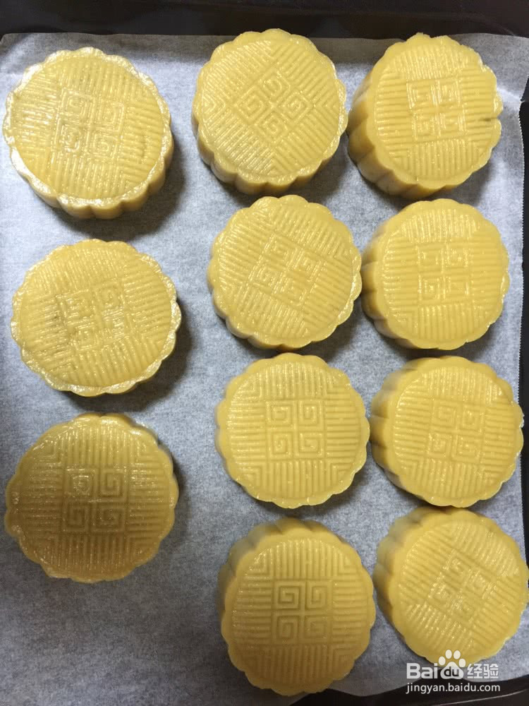 莲蓉蛋黄月饼的做法