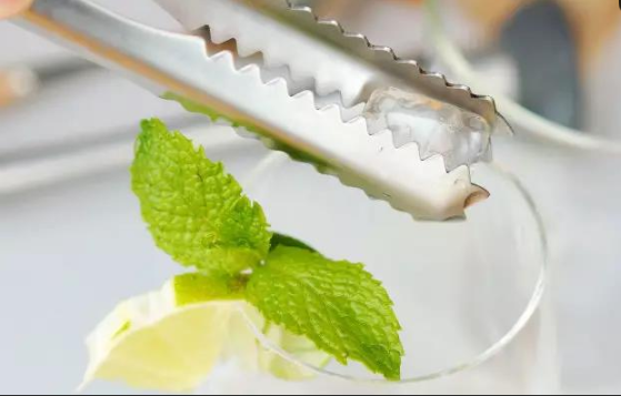 鸡尾酒怎么调，要呈蓝色的