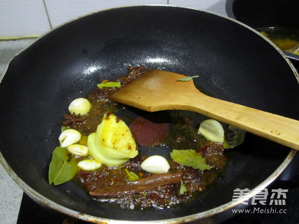 砂锅土豆炖柴鸡