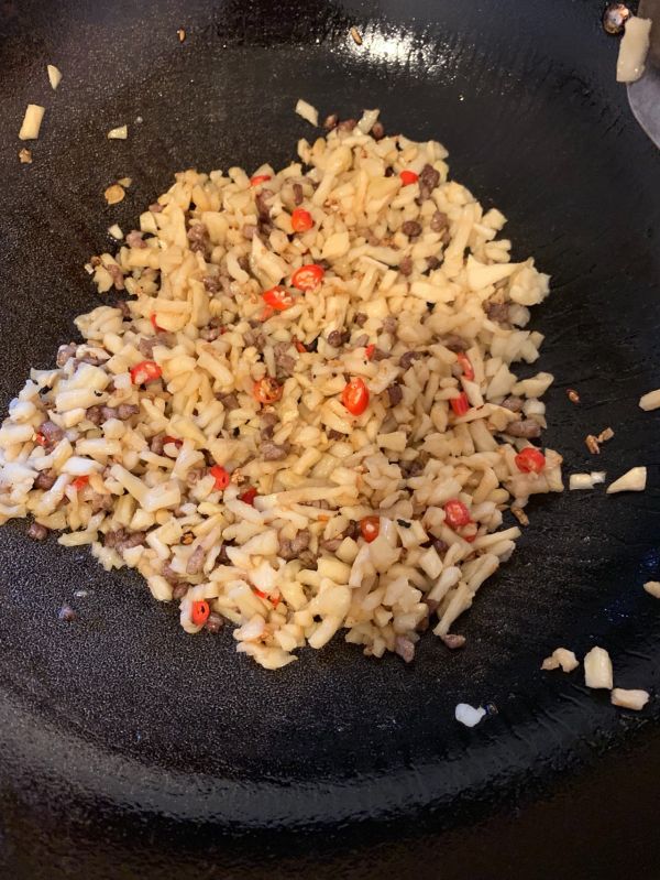 萝卜干炒牛肉丁