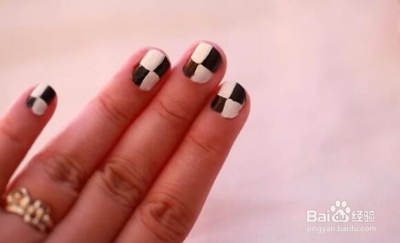 如何做漂亮的拼图美甲
