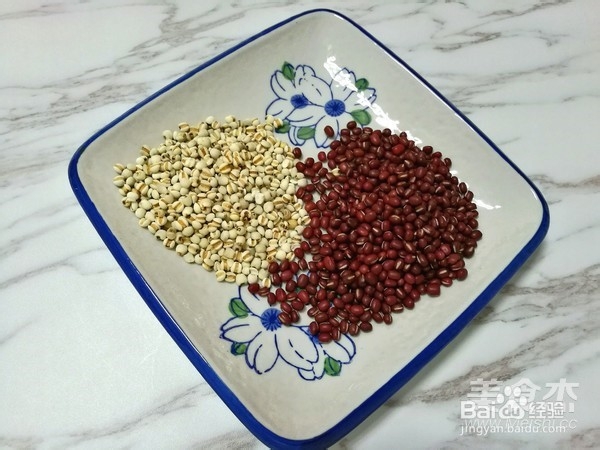 祛湿排毒的薏米红豆粥