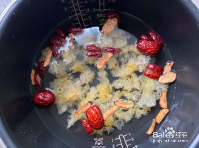 雪梨银耳红枣汤