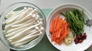 怎么做彩椒白玉菇的攻略/步骤