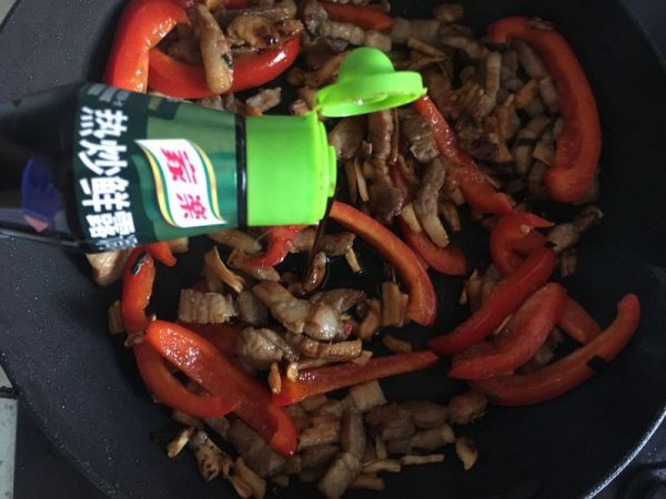 萝卜干彩椒炒肉