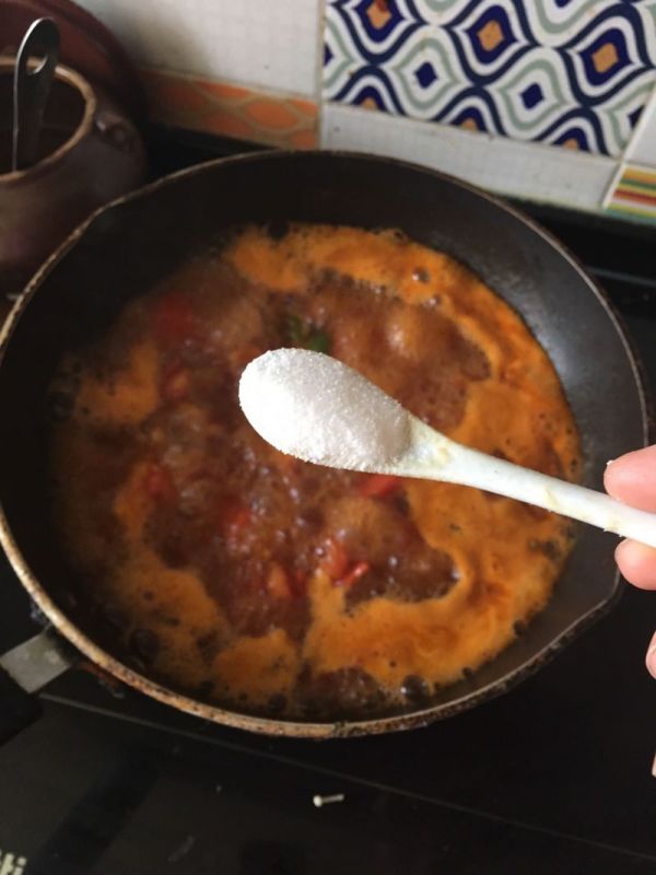 金针菇酸汤肥牛卷