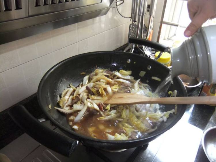 美味而又营养的白菜炖粉条，你会做吗