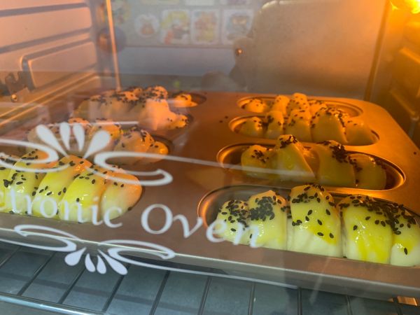 毛毛虫面包肉松火腿面包