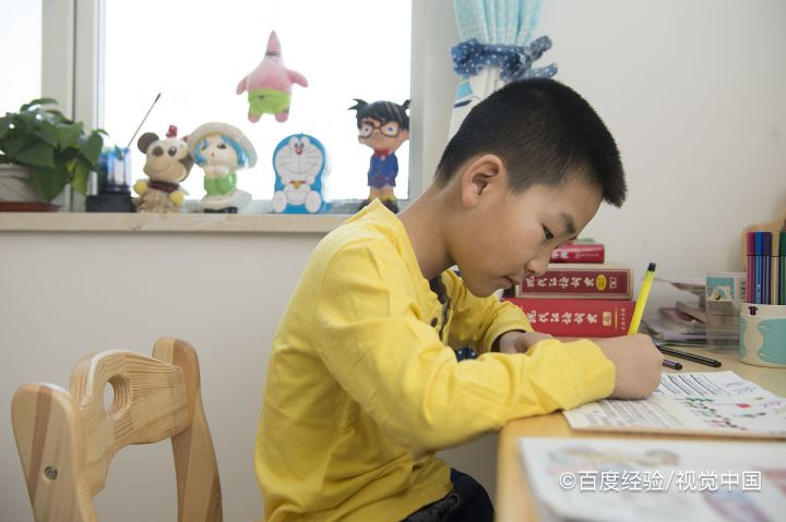 小学三年级学生怎样做爱国诗歌手抄报