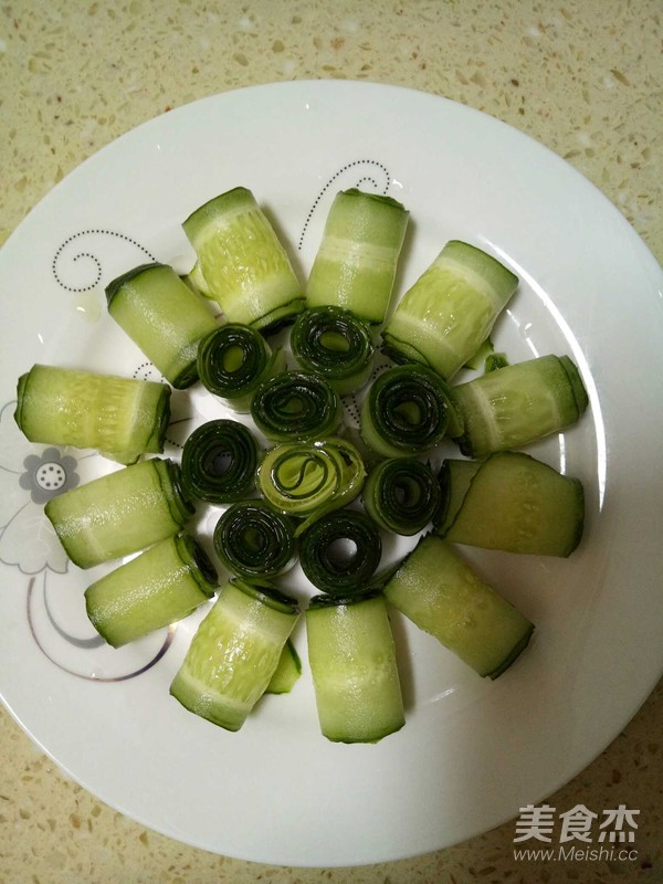 凉拌黄瓜卷的做法