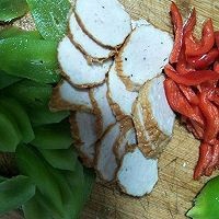 如何制作美味的莴笋炒肉饼