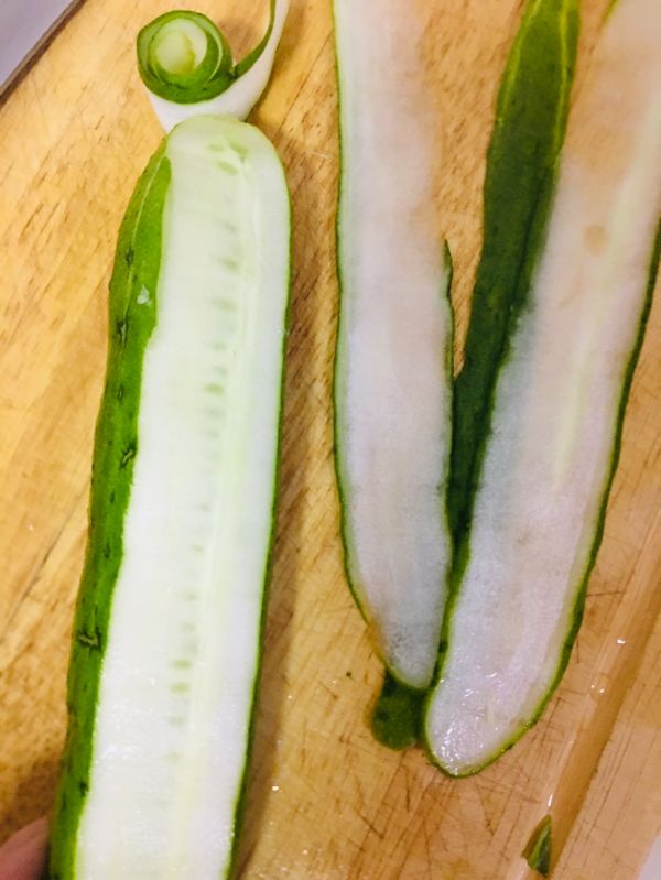 凉拌皮蛋黄瓜卷