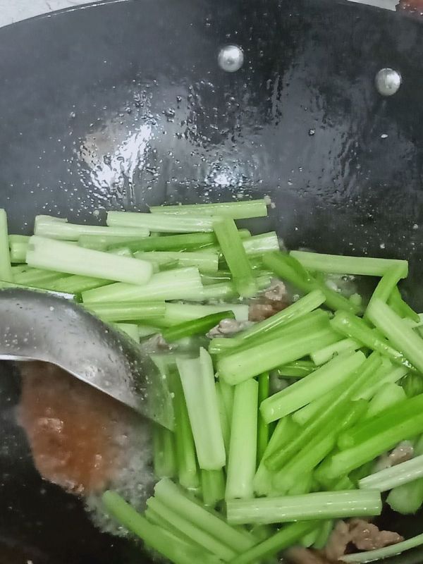 低脂牛肉炒芹菜