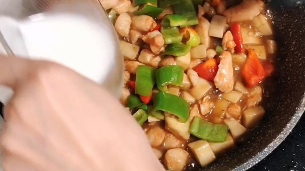 杏鲍菇黑椒鸡腿丁