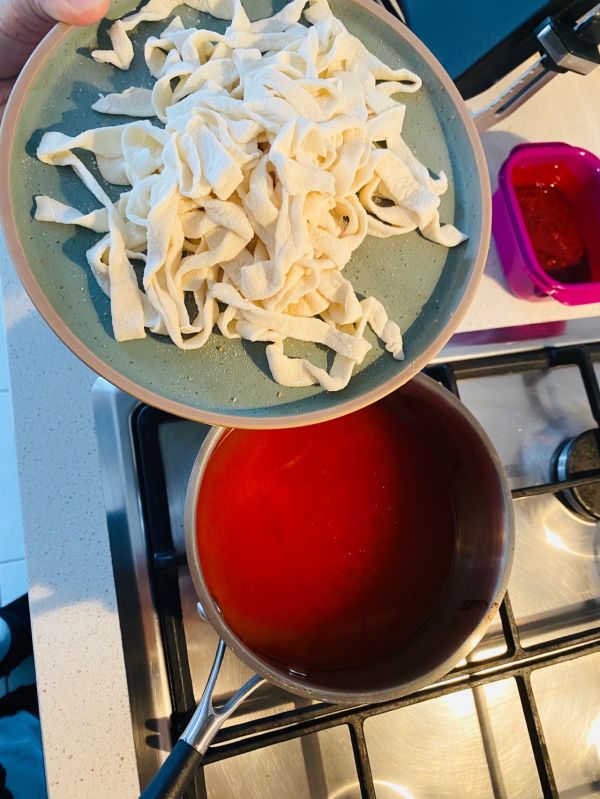 试试这碗番茄浓汤手擀面