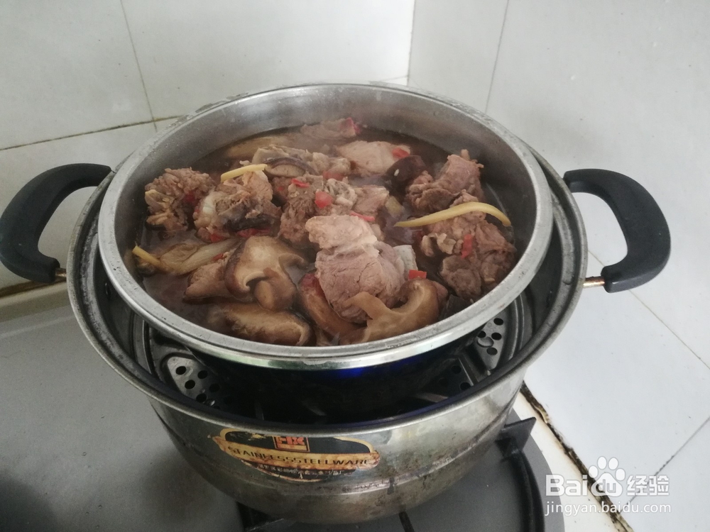 软糯可口的酱香排骨