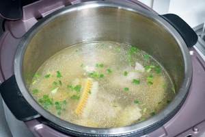 推荐玉米筒骨汤