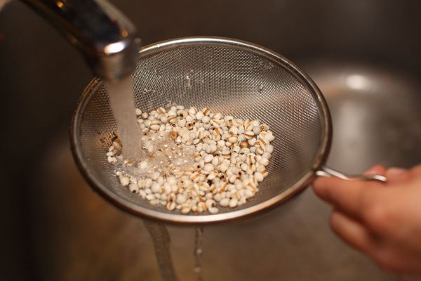 薏米香菇炖蹄美容汤