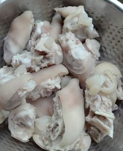 家常卤猪蹄的做法