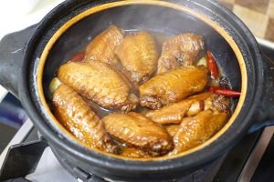 在家都可以做的红烧鸡翅