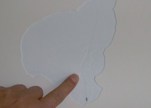 怎样处理装修不久后出现的墙面裂缝?