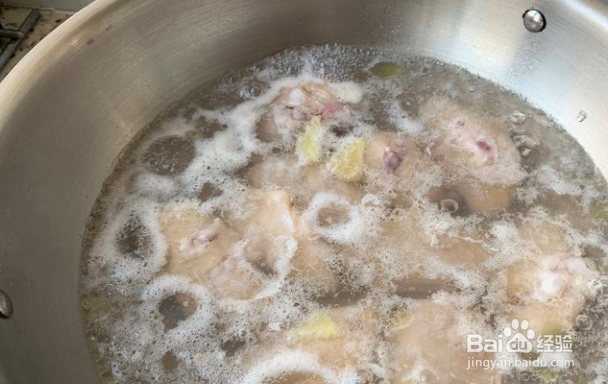 如何制作简单美味的蒜香鸡翅？