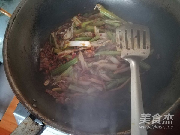 黄豆酱炒肉丝芹菜