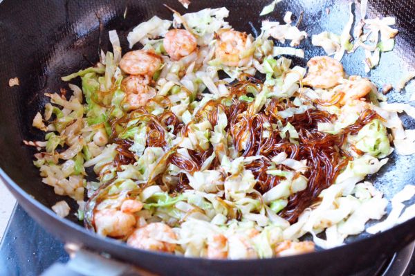 虾仁粉丝炒包菜