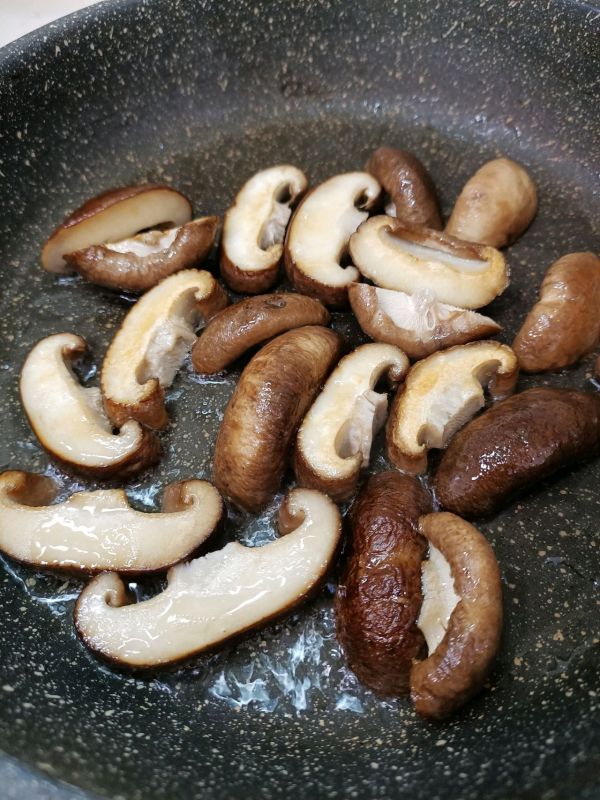 香菇蒸蒜香排骨