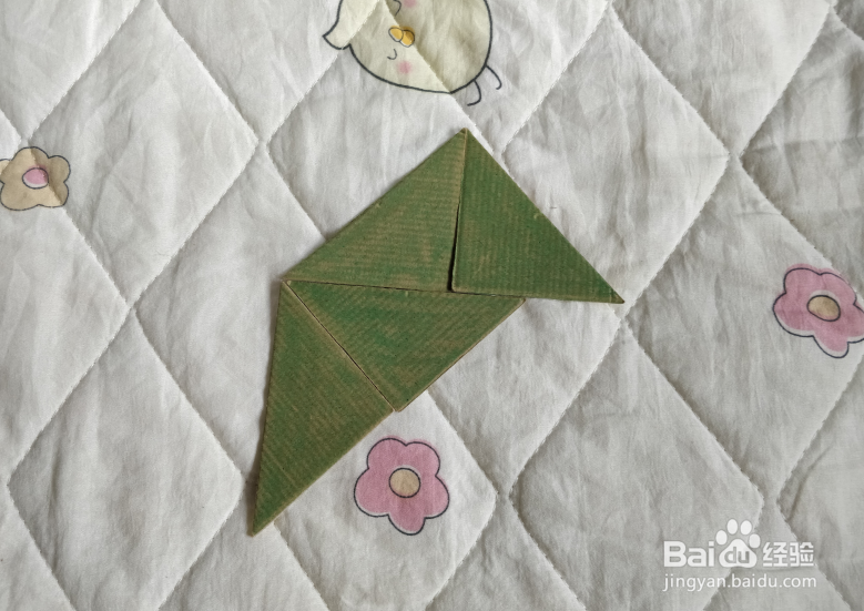 用九巧板怎么拼一个学京剧的小哥哥呢？