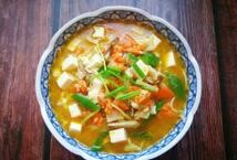 怎么做一道美味的蟹粉豆腐汤捞面