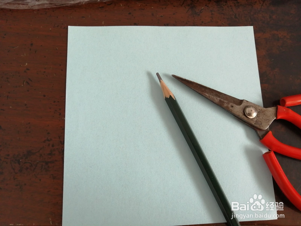 如何剪一幅漂亮的树叶窗花