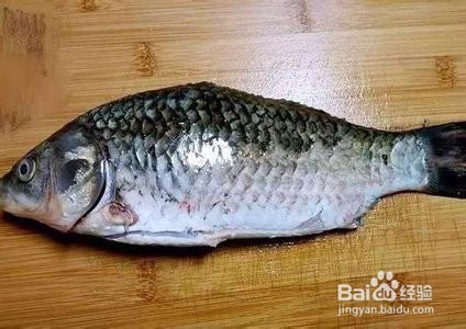 渔粉哥教你家常鲫鱼粉丝煲的做法