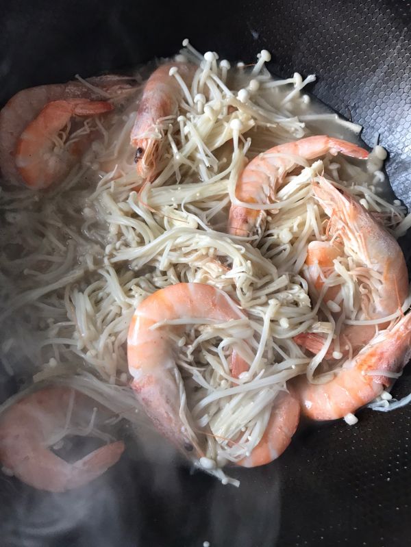 香菜金针菇炒大虾