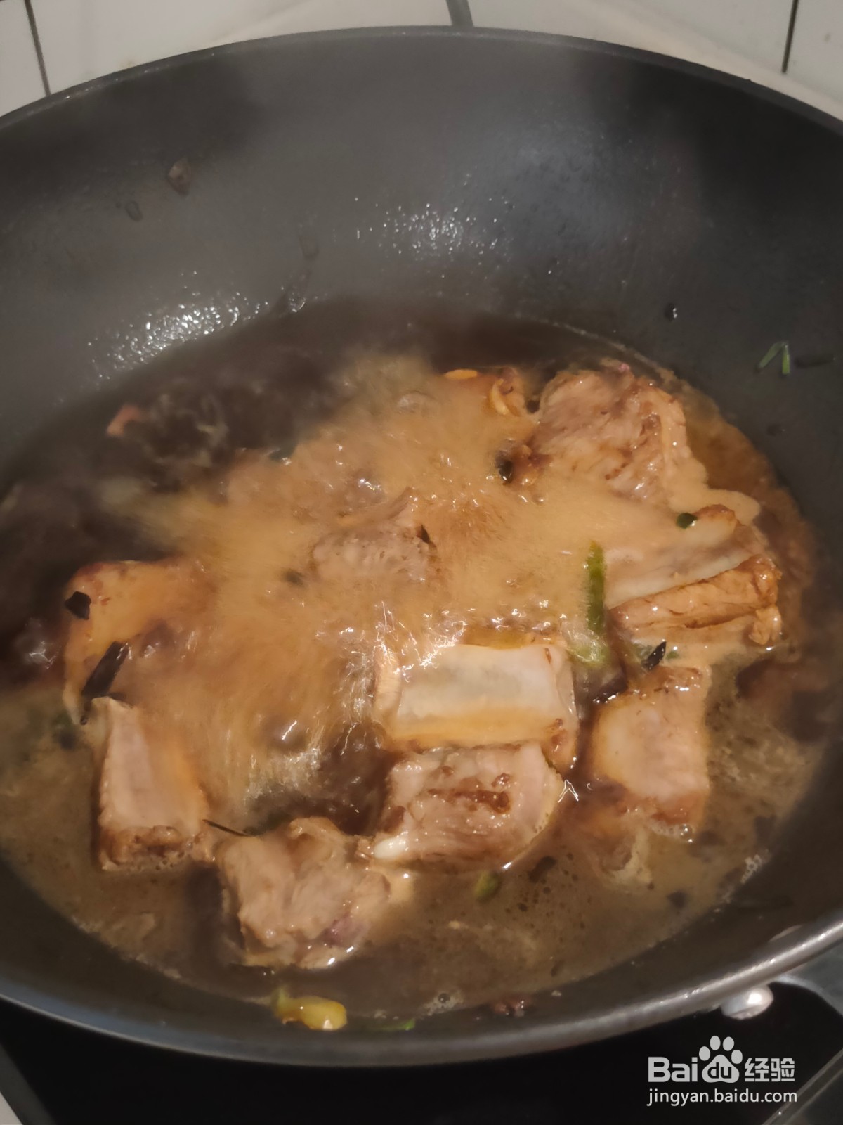 排骨怎么做好吃，来试试红烧排骨吧，好看又好吃