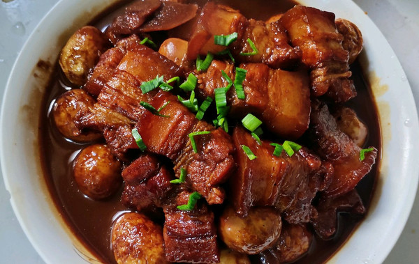 虎皮鹌鹑蛋烧肉