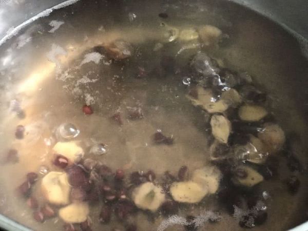 春天不忘䃼血养颜 红豆补血茶