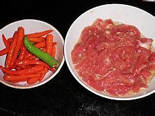 【2011菜展】年菜之十四辣嫩滑的------杭椒耗油牛柳