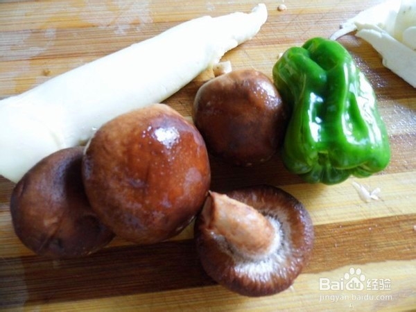 家常三蔬小炒蛋的做法