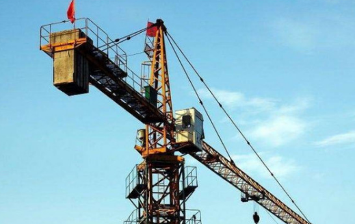 如果风力达到13级以上时,对塔吊应该做什么样的防风措施