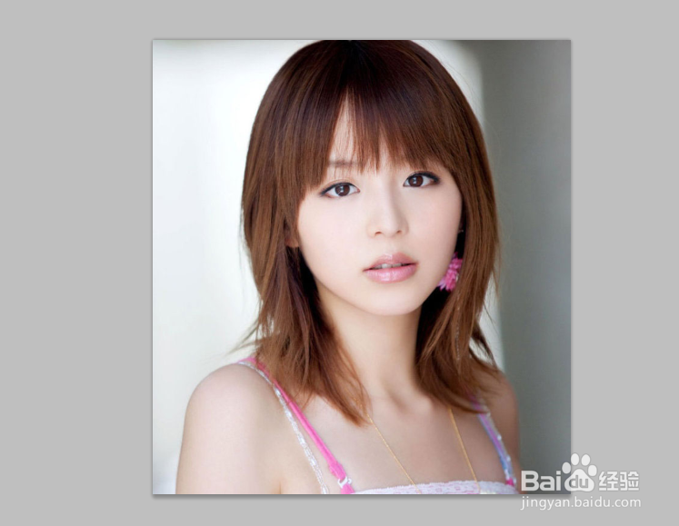 怎么用PS把图片上人物的眼睛放大？