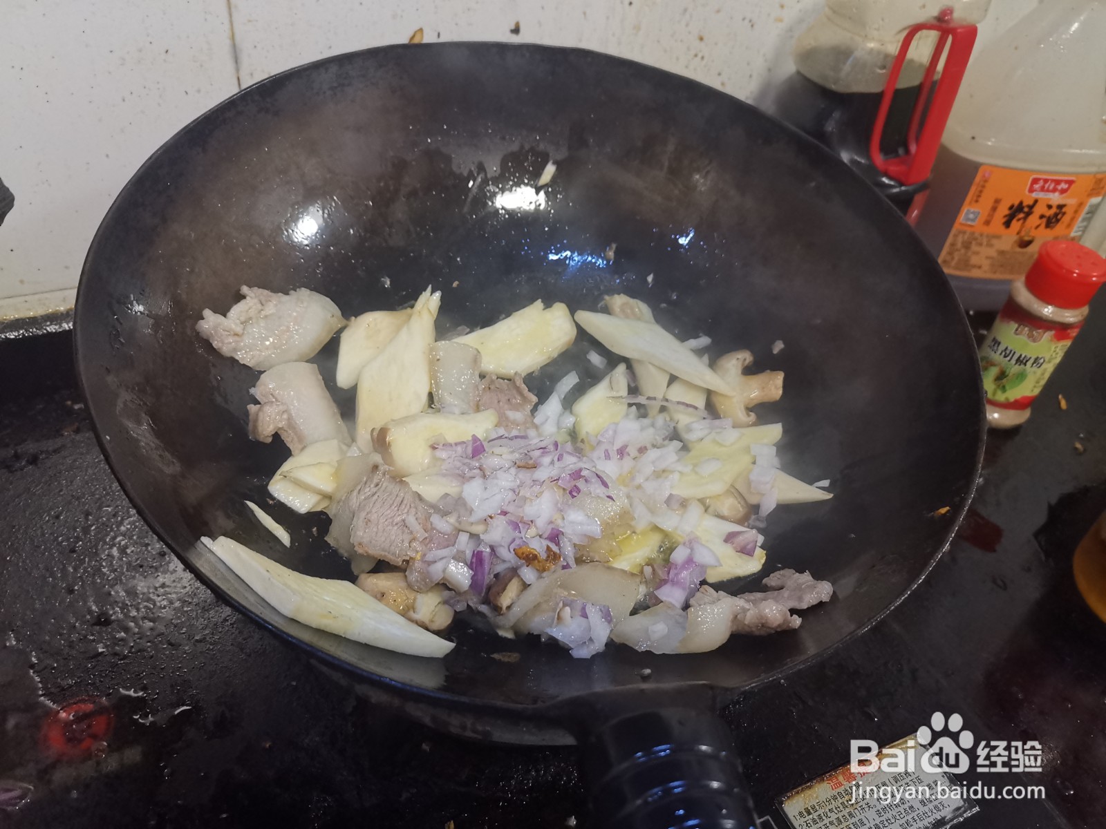 五花肉炒杏鲍菇片的做法