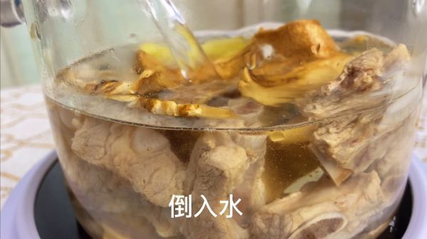 超鲜松茸排骨汤