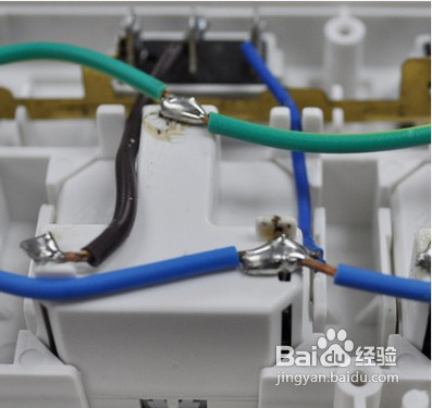 泡沫灭火器使用方法