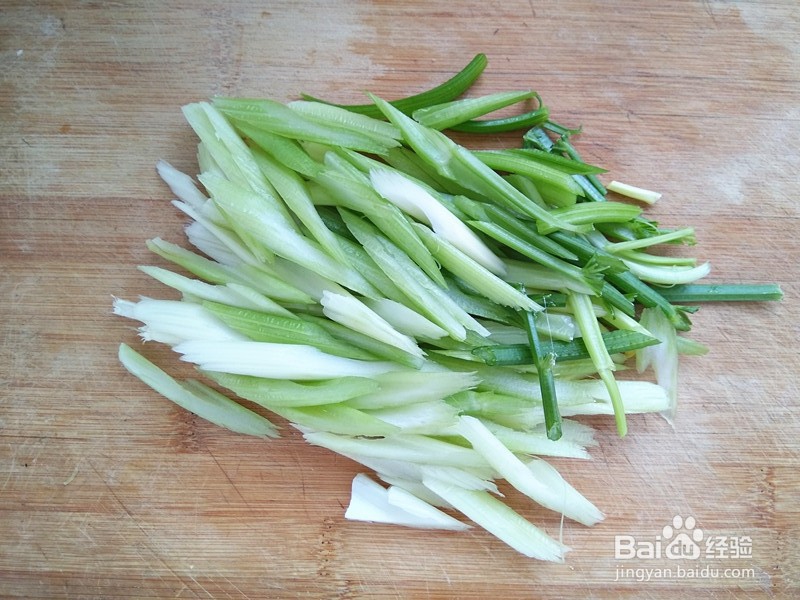 怎么做甜蒜汁拌芹菜皮蛋