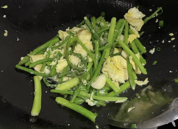 酱香鸡蛋炒芦笋尖