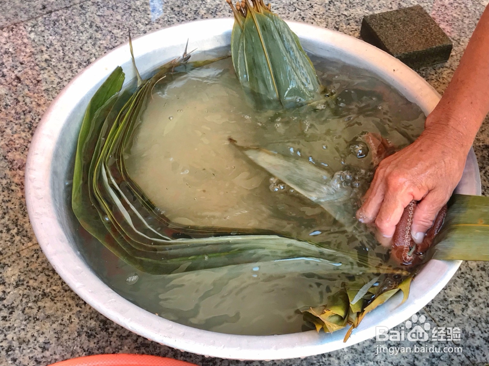 咸蛋黄海虾烧肉粽怎么做